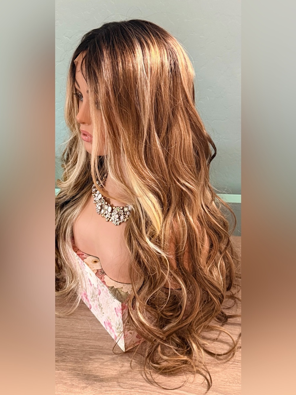 Long Wavy Women’s Wig in Blonde Brown Blend - Picture 2 of 8